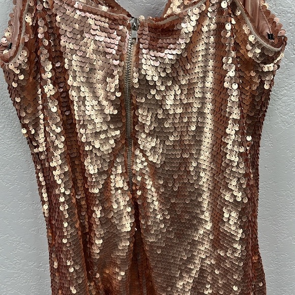 Misguided Women’s Sequin Cowl Neck Women Mini Dress Rose Gold Party Dress Sz 10 - Picture 7 of 8